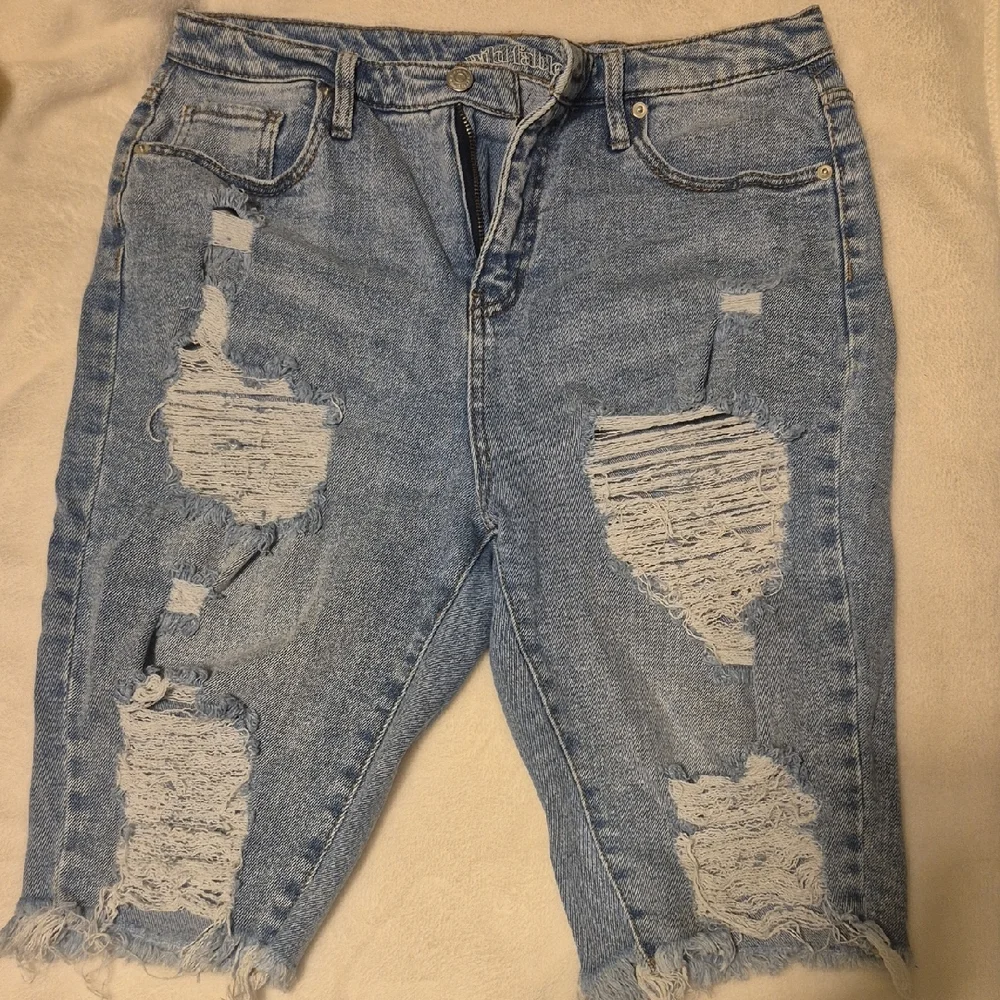 Wild Fable Light Blue Distressed Cropped Jeans